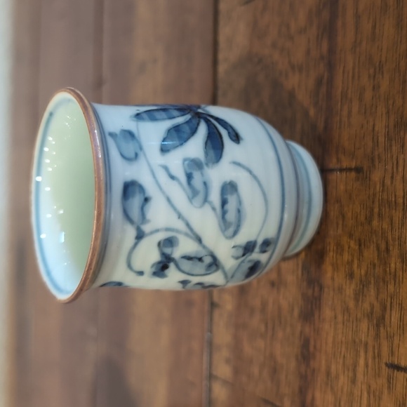 Arita Japanese Porcelain Sake Set - Tokkuri Bottle & 4 Ochoko Cups - Picture 6 of 11